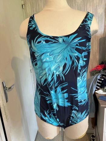 Maillot de bain 1 pièce taille 52•