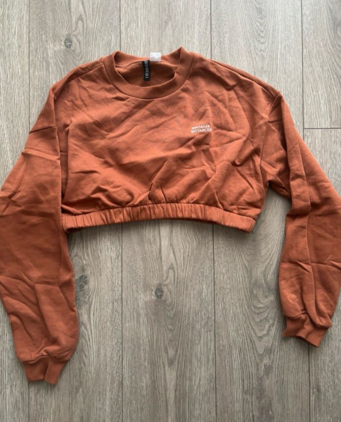 Pull crop top