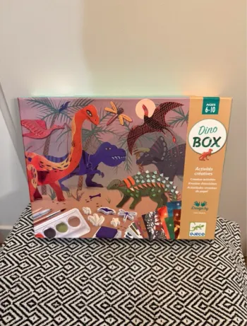 Djeco - Dino Box : Loisirs créatifs Le monde des dinosaures - dès 6 ans