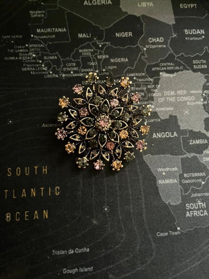 Broche flocons multicolore