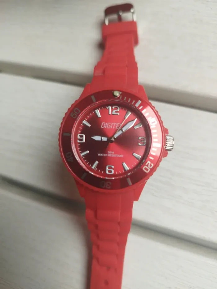 Montre rouge et argenté - photo numéro 2