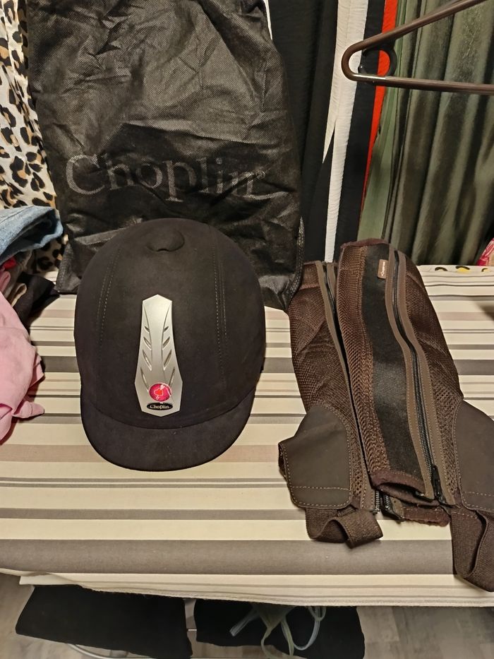 Bombe équitation avec guêtres 2 tailles 54/56 et 56/58 prix unitaire 20€ - photo numéro 2