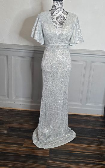 Robe longue argentée à sequins Manches papillon et décolleté plongeant taille 36
