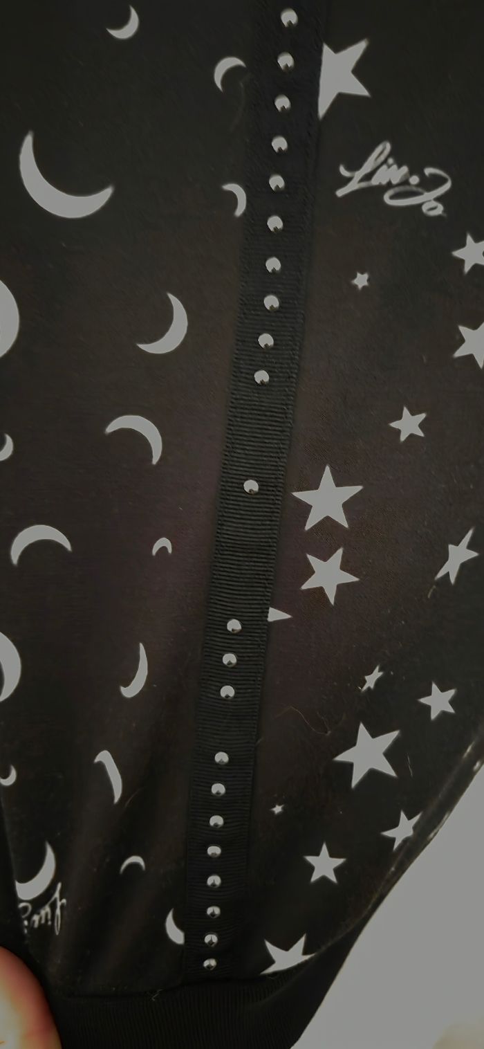 Sweat court LIU JO Made in Italy – imprimé lune & étoiles – détails cloutés – T. XS – très bon état - photo numéro 6