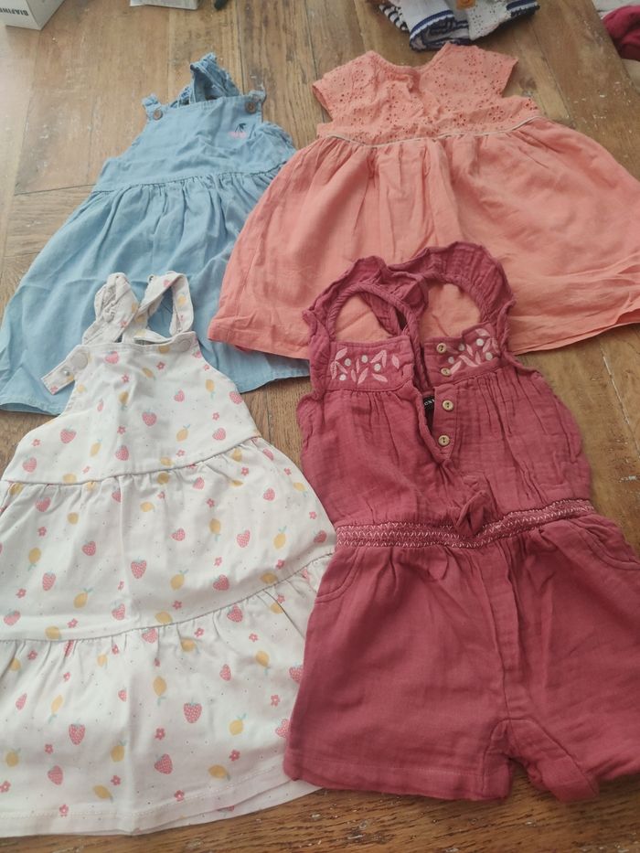 Lot 3 robes et une combi short 24 mois in extenso