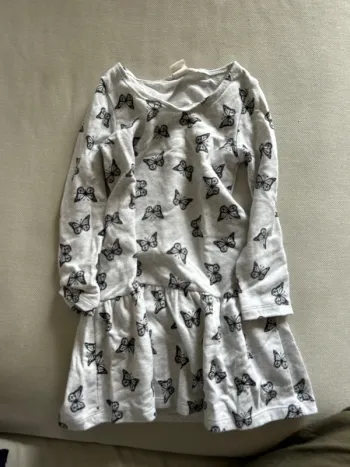 Robe grise motif papillons