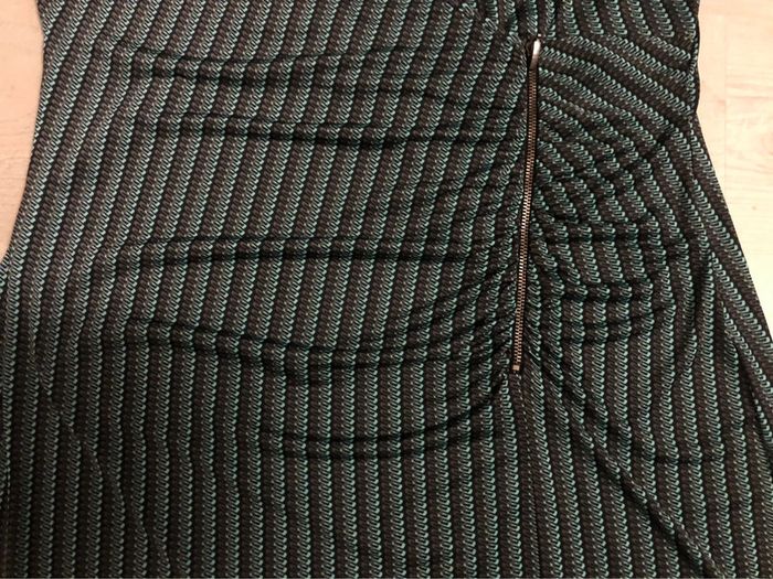 AN14: Robe cache-cœur imprimée avec zip coté T 44/46 Portée 1 fois - photo numéro 5