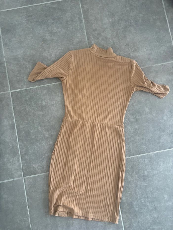 Jolie robe moulante, côtelée - photo numéro 3