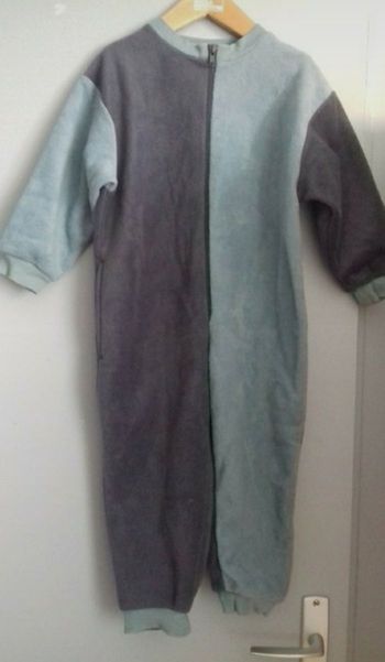 pyjama / combinaison gris et bleu