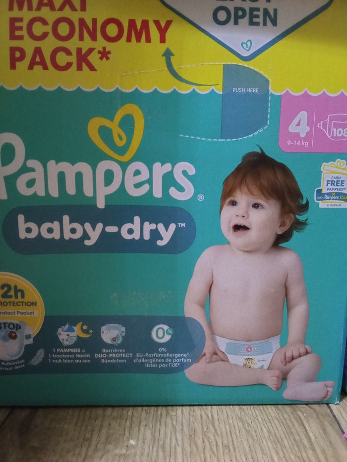 Couches Pampers baby dry