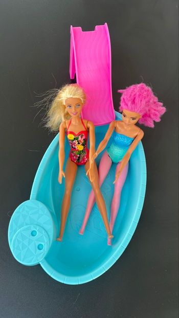 Barbies et sa piscine 