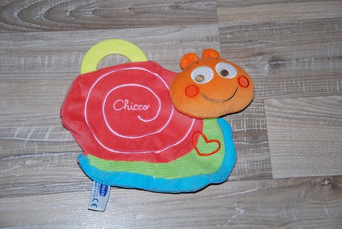 Doudou Plat Escargot Chicco Orange Rose Anneau Dentition Coeur