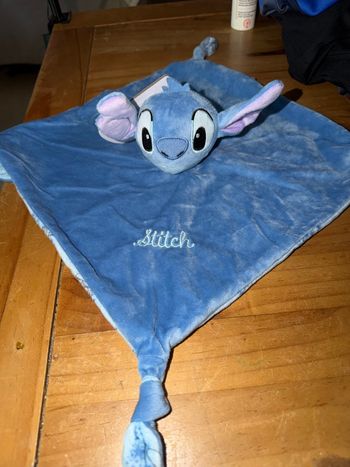 Doudou Stitch Disney neuf