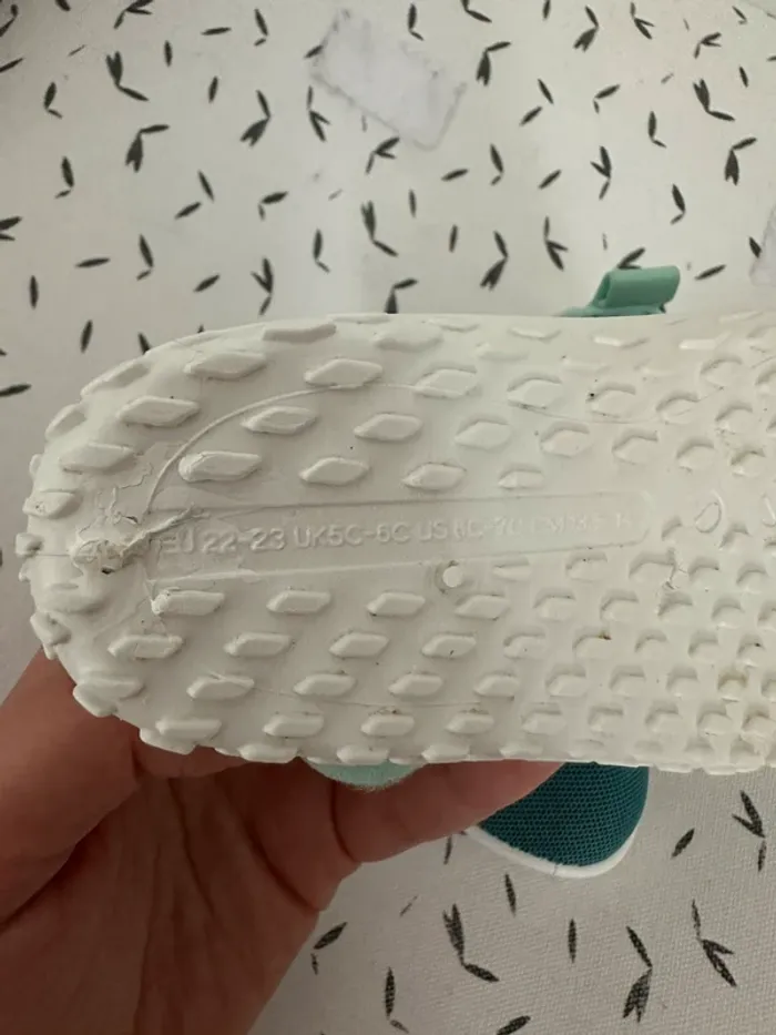 Chaussures aquatiques neuves Décathlon - photo numéro 3