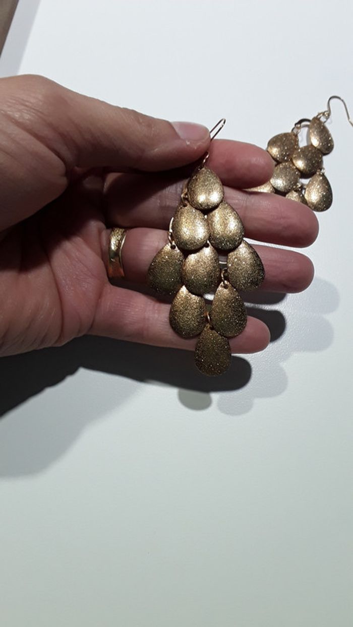 Boucles d'oreilles fantaisies dorées - photo numéro 2