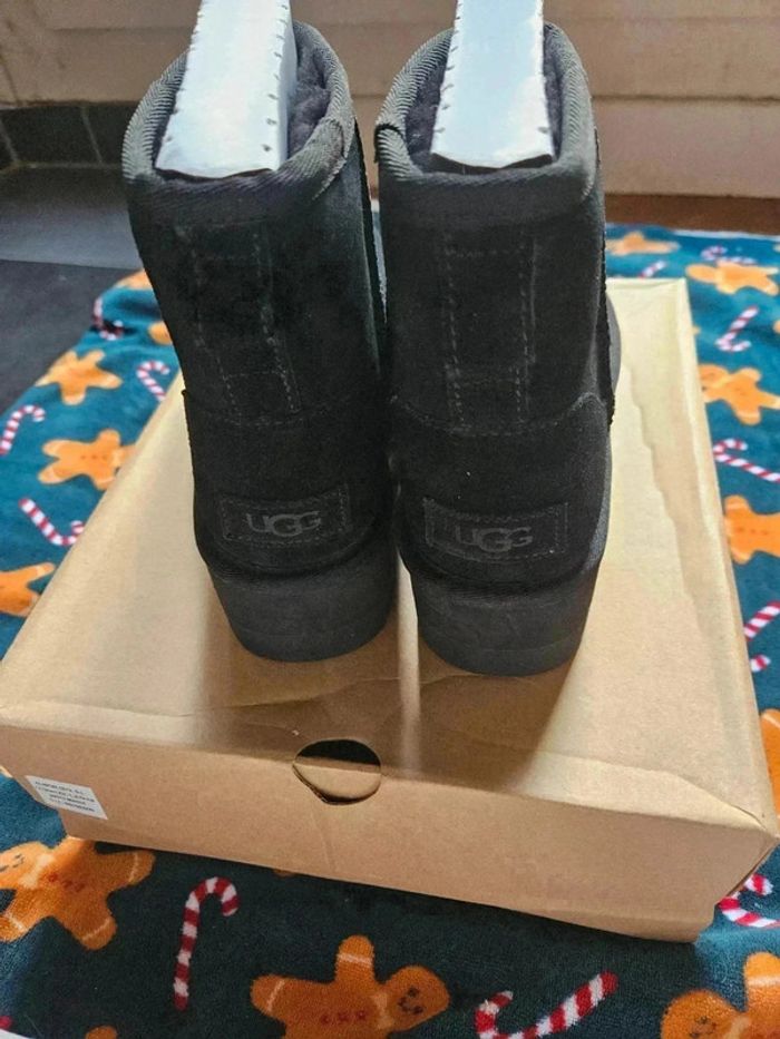 Ugg classic ultra mini platform woman noir Taille 36 - photo numéro 5