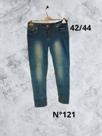 N°121 Jean bleu/blanc T42/44. BS Jeans. Taille haute, coupe droite.