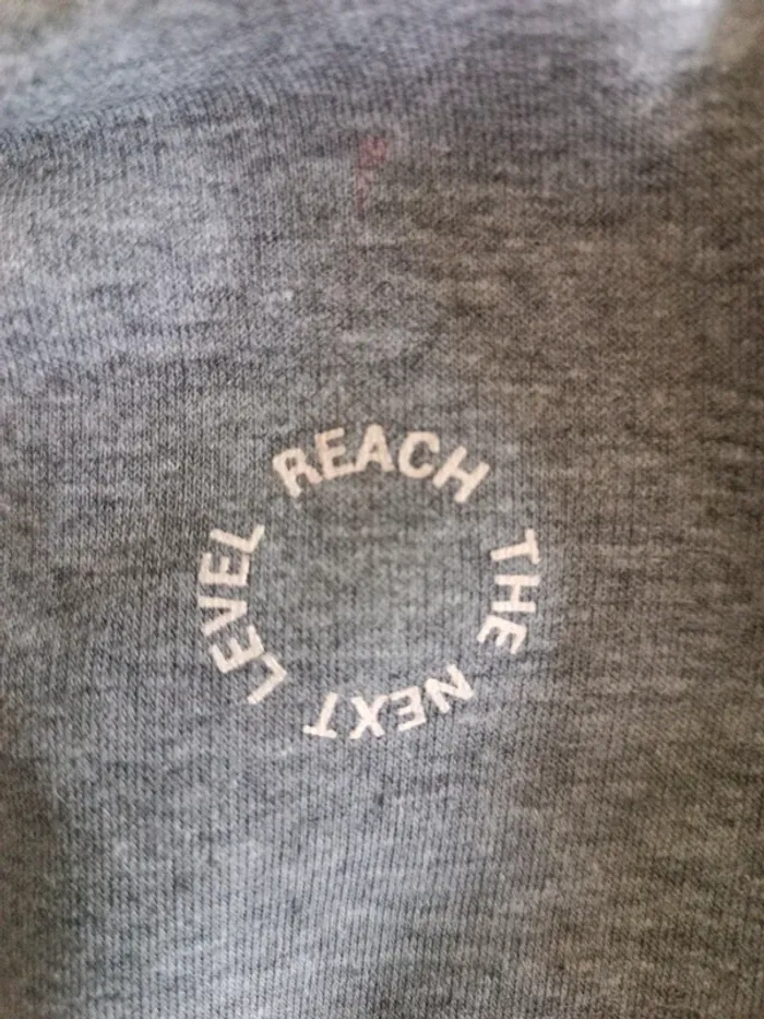 Sweat gris Kiabi 5A. - photo numéro 4