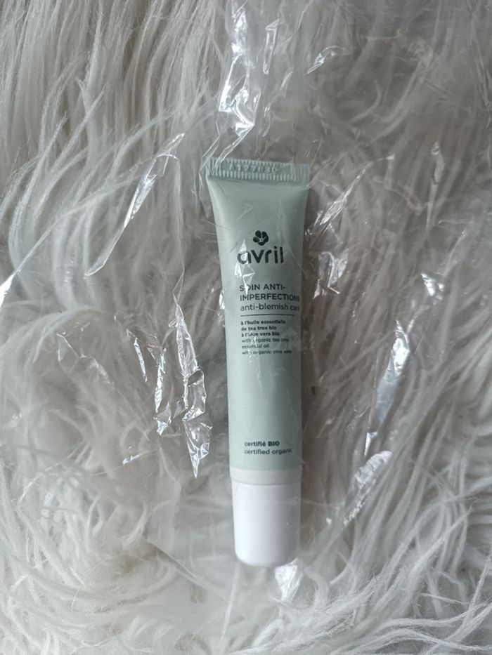 Soin anti-imperfections Avril Neuf dans son emballage d'origine