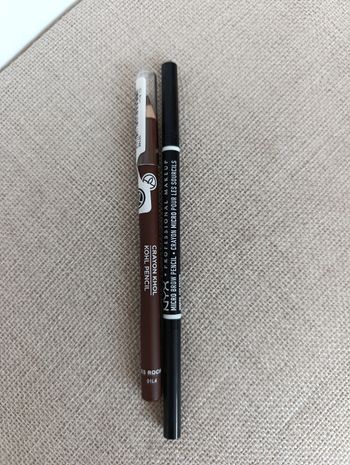 Crayon sourcil et eye liner