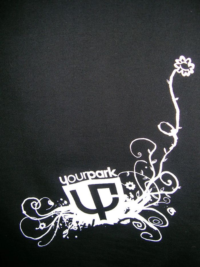 tee-shirt noir inscriptions blanches "JHK" T.M Neuf - photo numéro 2