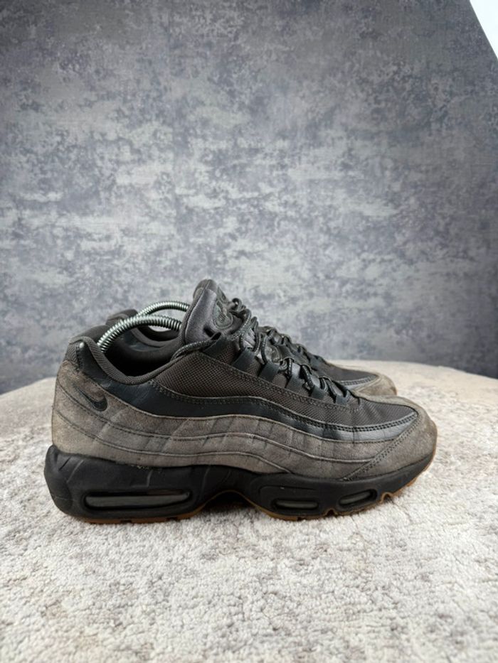 air max 95 anthracite black gum