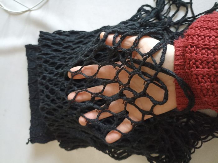 Écharpe Noire Élégante - Le Détail Chic pour Vos Tenues ! - photo numéro 5