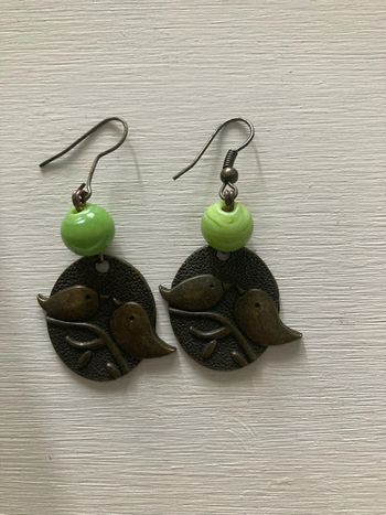 Boucle d’oreille verte