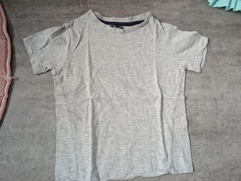 T-shirt uni gris 4 ans comme NEUF
