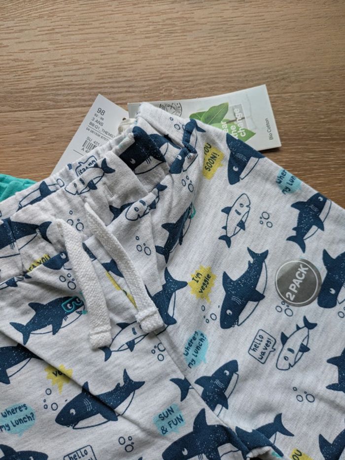 Lot 2 shorts 3 ans - photo numéro 2
