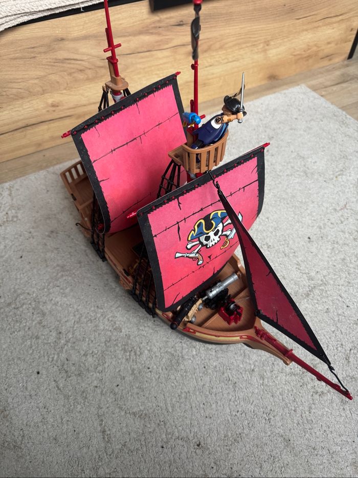 Bateau pirate Playmobil