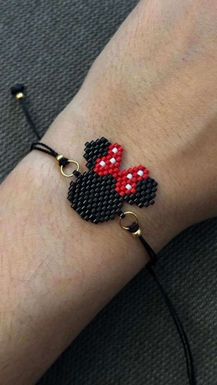 Bracelet Minnie tissé en perles