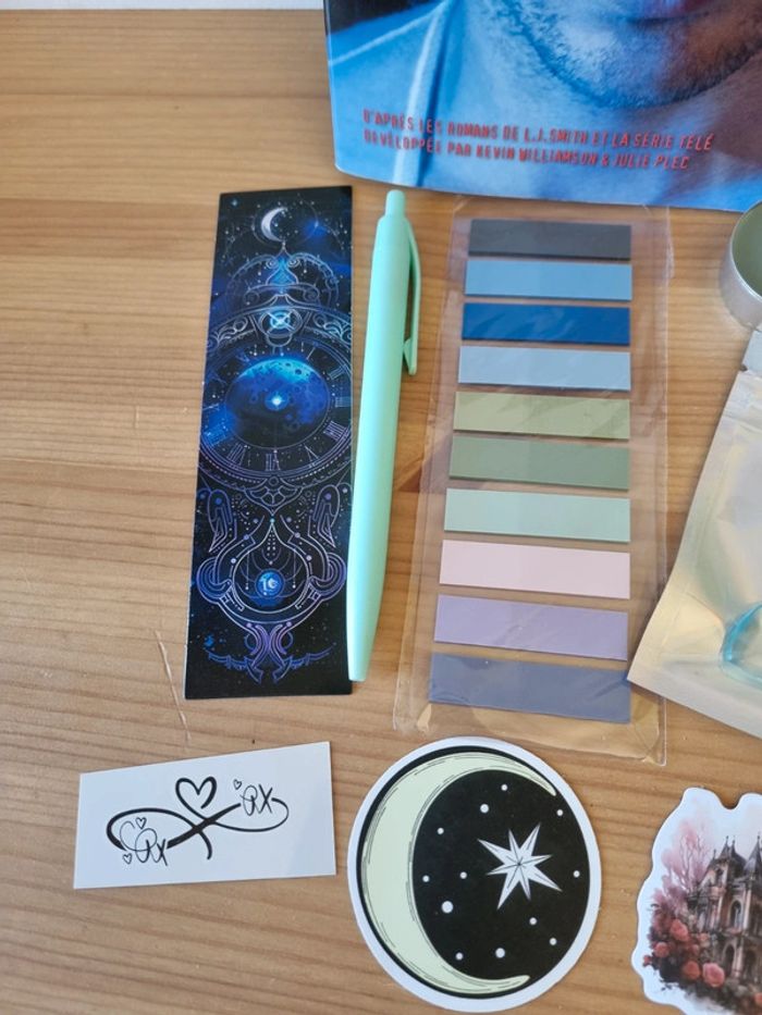 Box Journal de Stefan Tome 6
L.J. Smith + Goodies - photo numéro 6