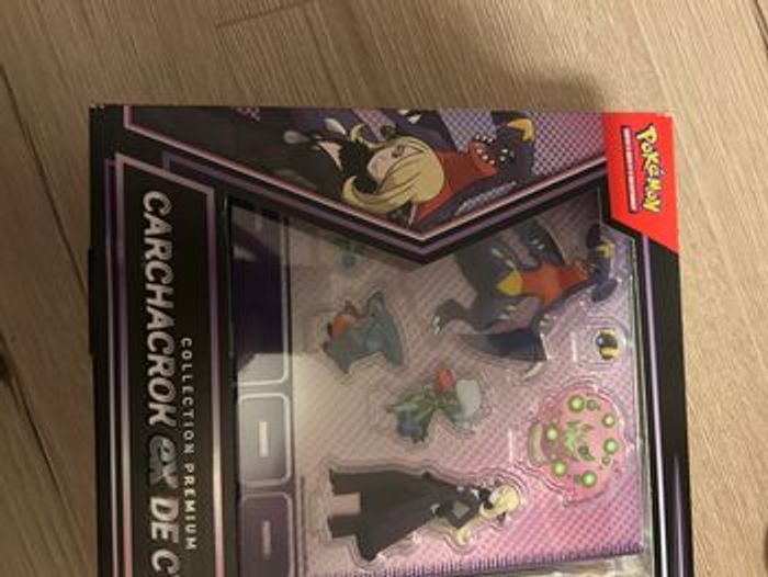 Coffret Pokémon Coffret Premium Carchacrok ex de Cynthia ev10 - photo numéro 2