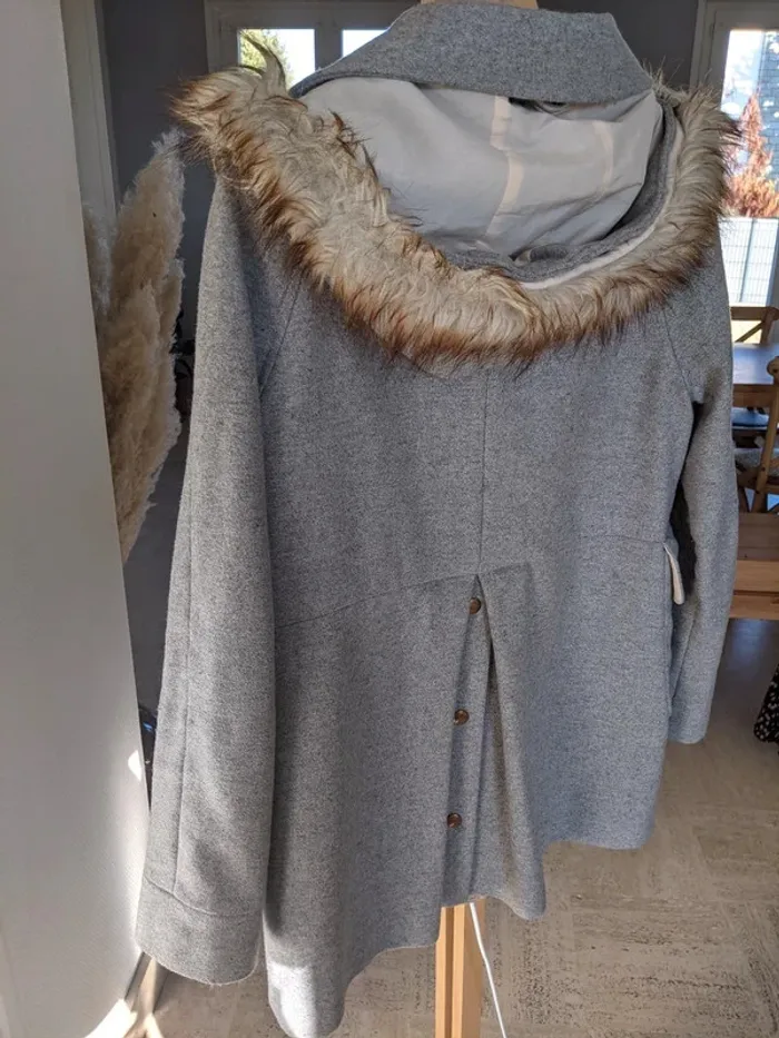 Manteau gris à capuche