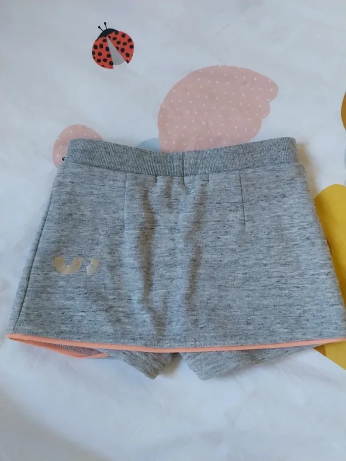 Jupe short 4ans  " Ikks " - photo numéro 3