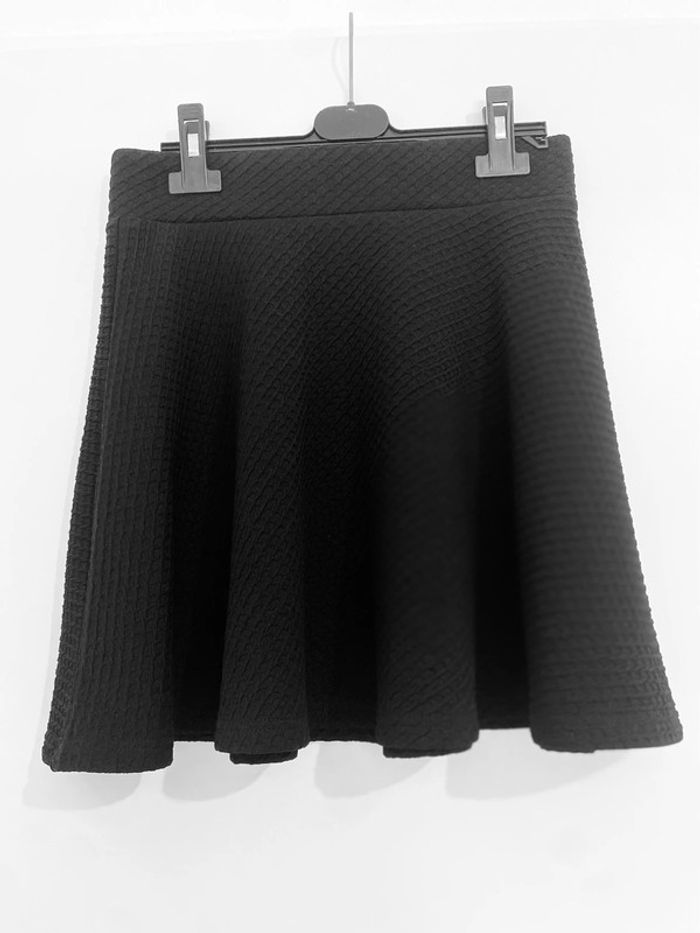 Jupe courte noire - photo numéro 2