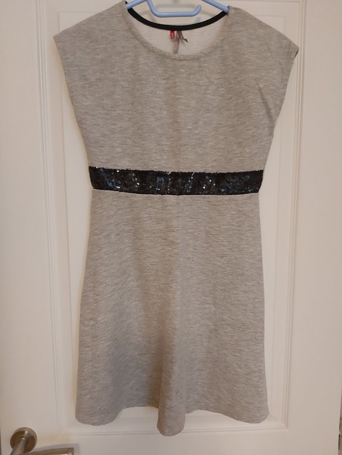 Robe grise et noire 12 ans