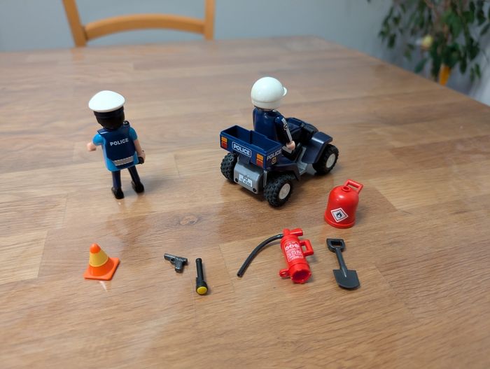 Lot 6 de playmobil police - photo numéro 4