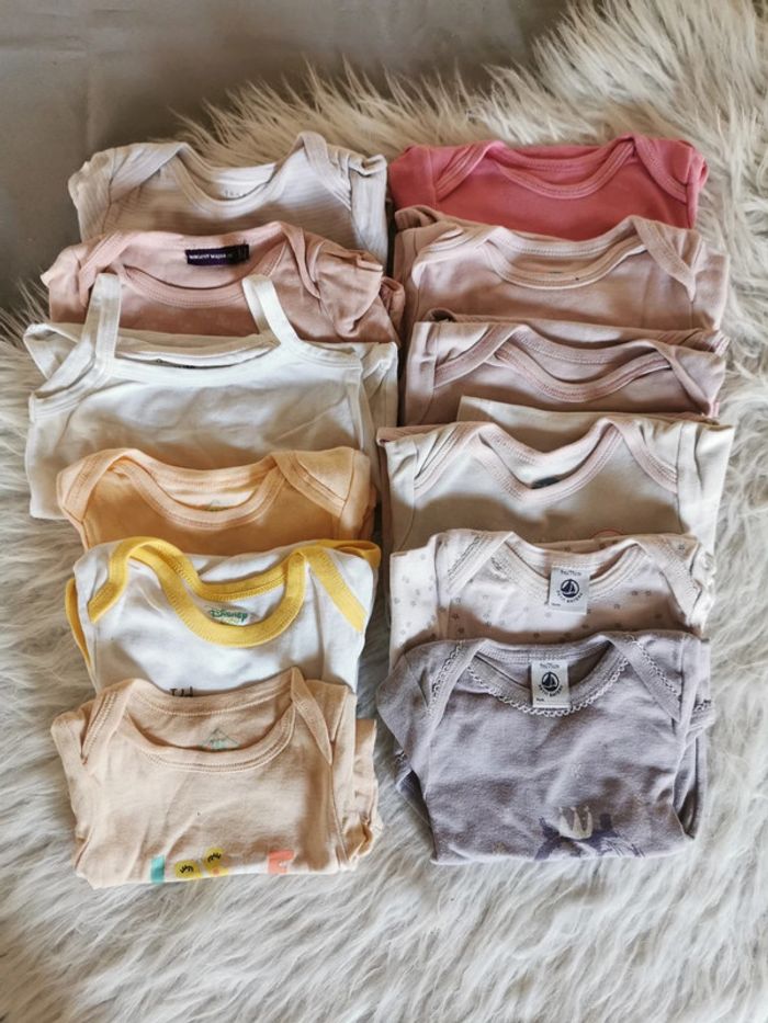 Lot de 12 bodies 9 mois