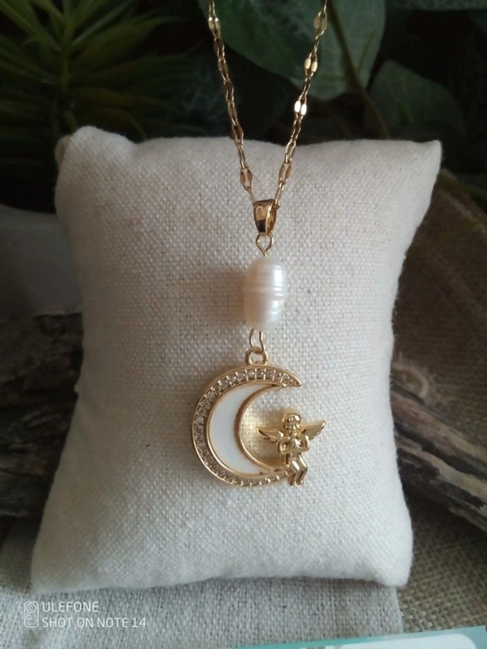 Collier pendentif ange sur la lune avec perle de culture d'eau douce naturelle + carte - photo numéro 2