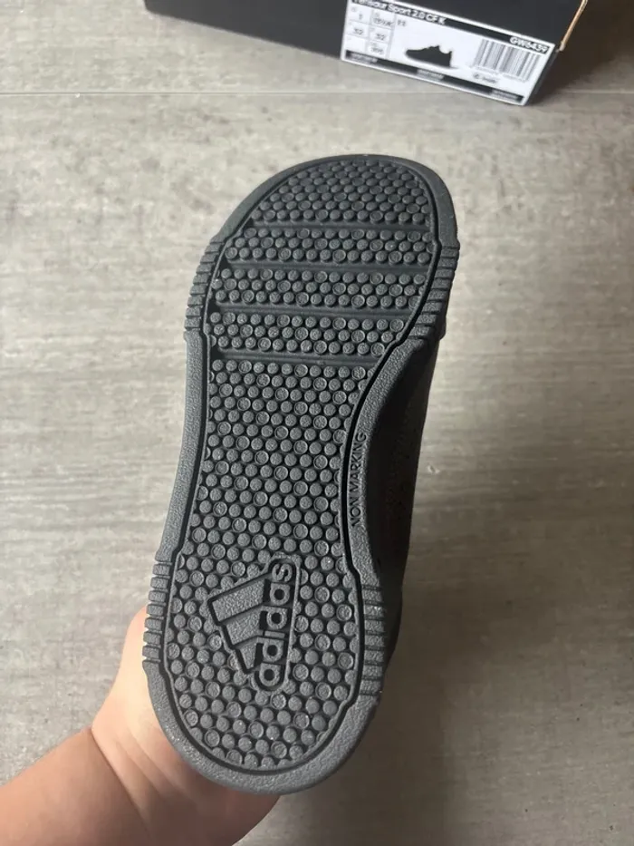 Basket adidas taille 32 - photo numéro 3