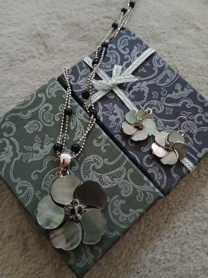 Magnifique parure de nacre