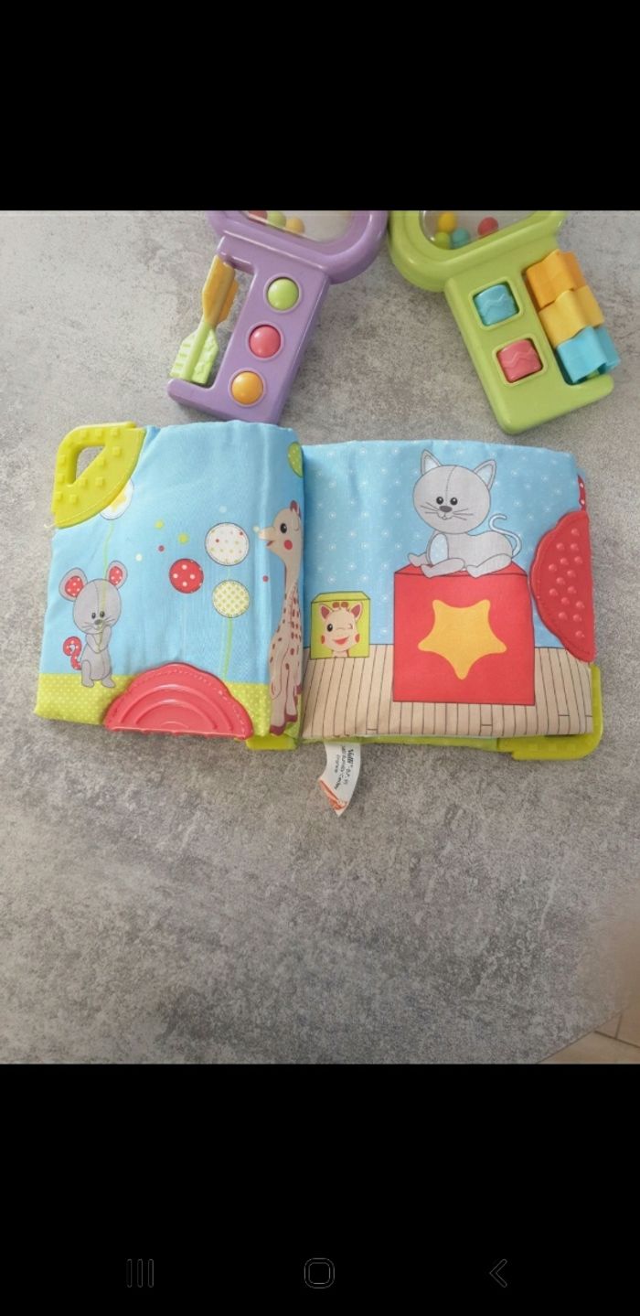 Jeux bébé livre Sophie la girafe - photo numéro 2