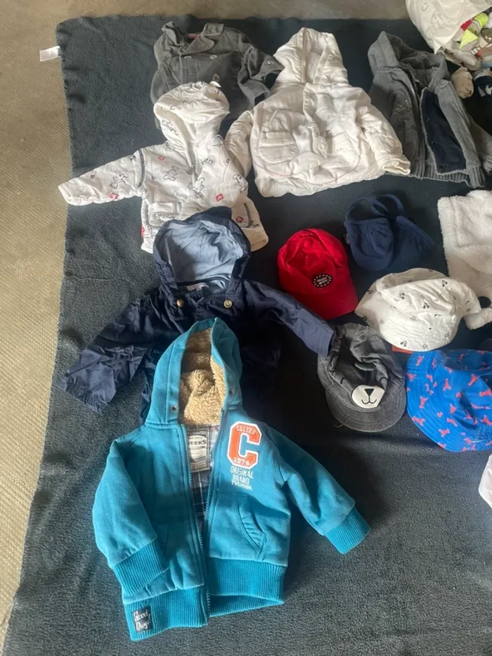 Lot de vêtements et accessoires 6 mois - photo numéro 4