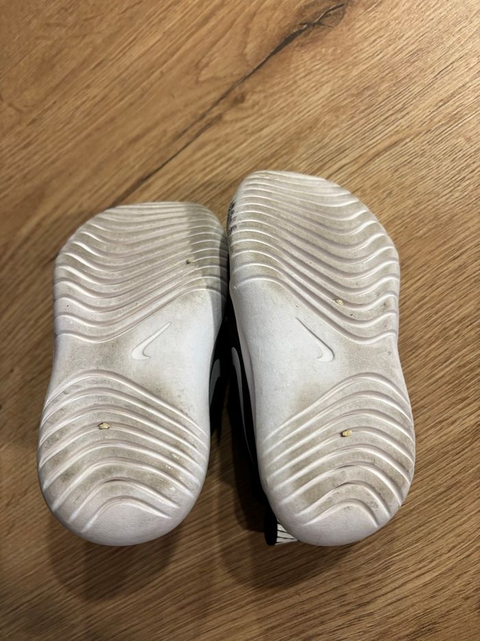 Chaussure Nike bébé taille 22 - photo numéro 3