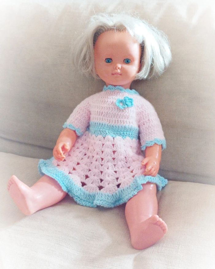 Poupée doll ancienne birgé blonde blond hair yeux eyes bleu blue robe dress tricot laine rose pink