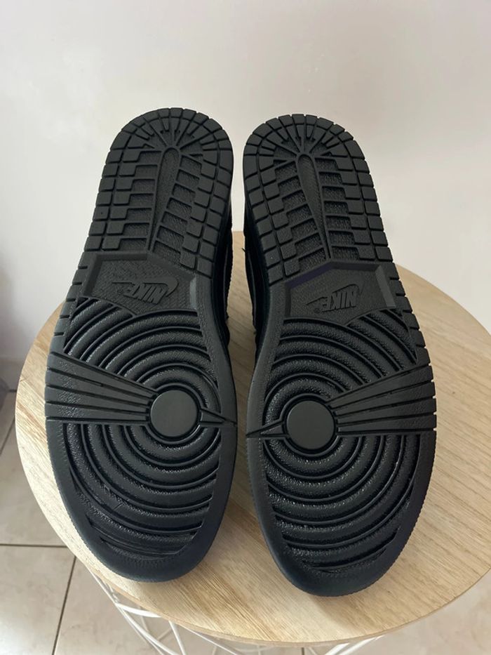 Jordan 1  mid triple black - photo numéro 5