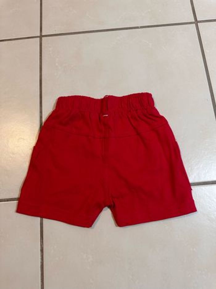 Short Mickey rouge - 9 mois - photo numéro 3