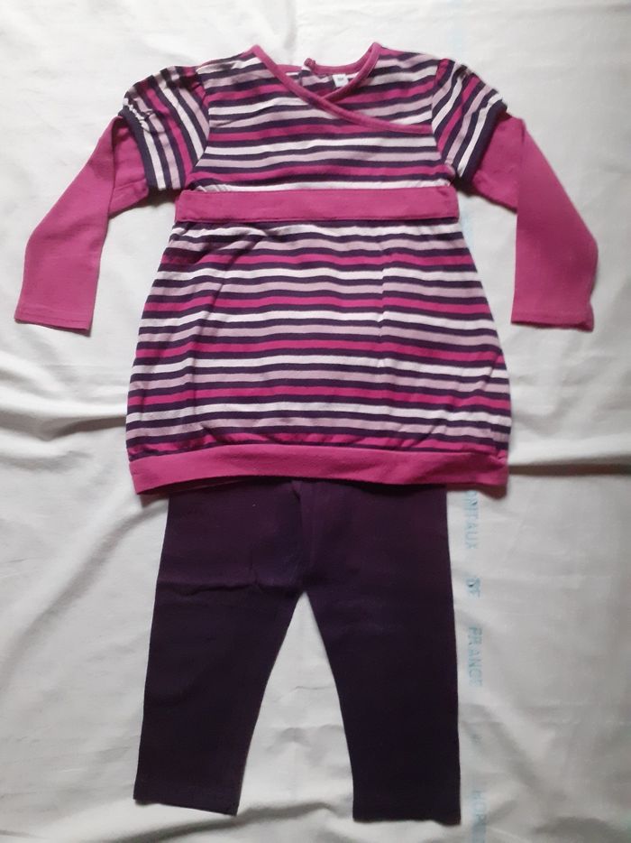 Ensemble tunique rayé framboise, noir, blanc et rose et legging noir